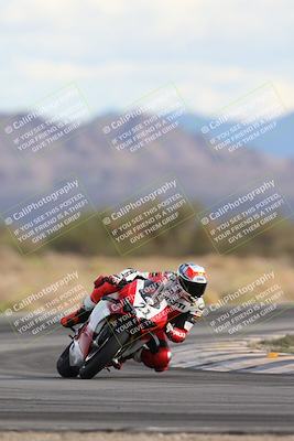 media/Nov-16-2025-Race Pace (Sun) [[8c5fa54630]]/Non Verified Riders (1st 20 Minutes)/5-Turn 15 (110pm)/